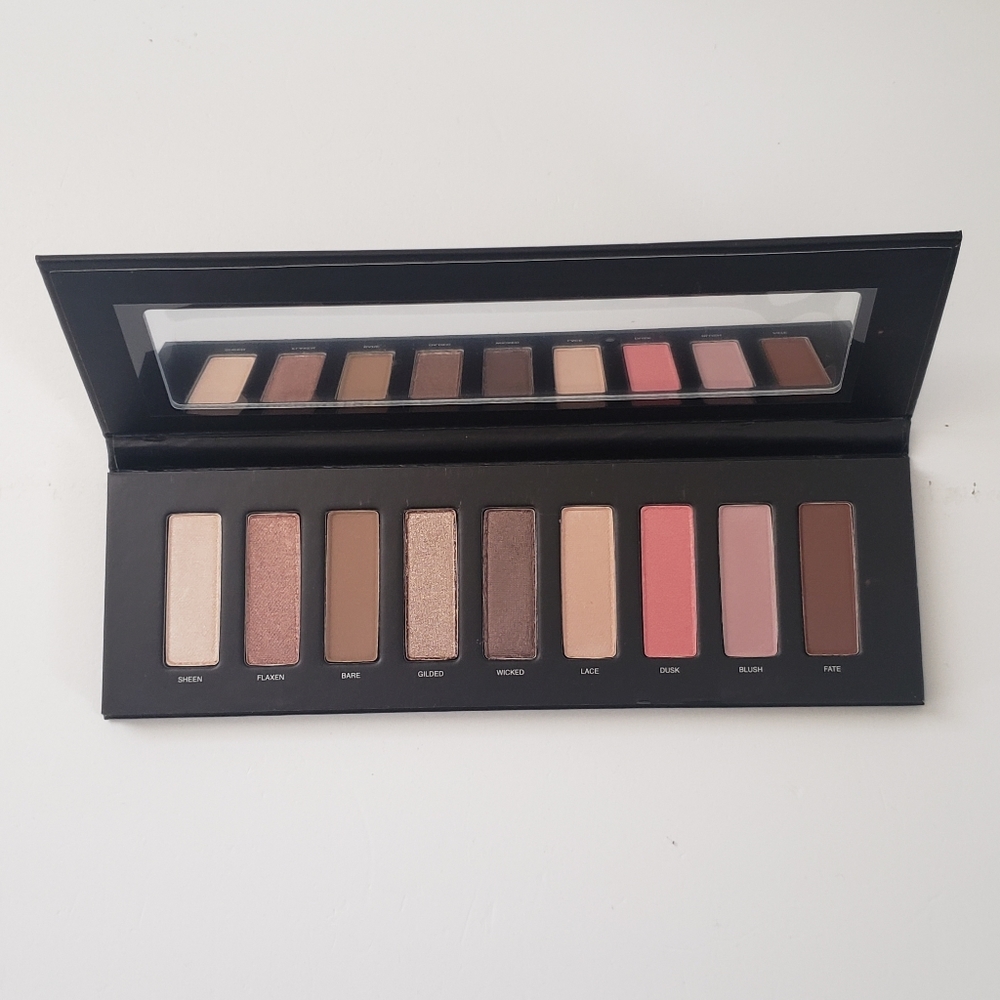 💚2/$20 Studio Makeup Ease to Wear Eyeshadow Palette